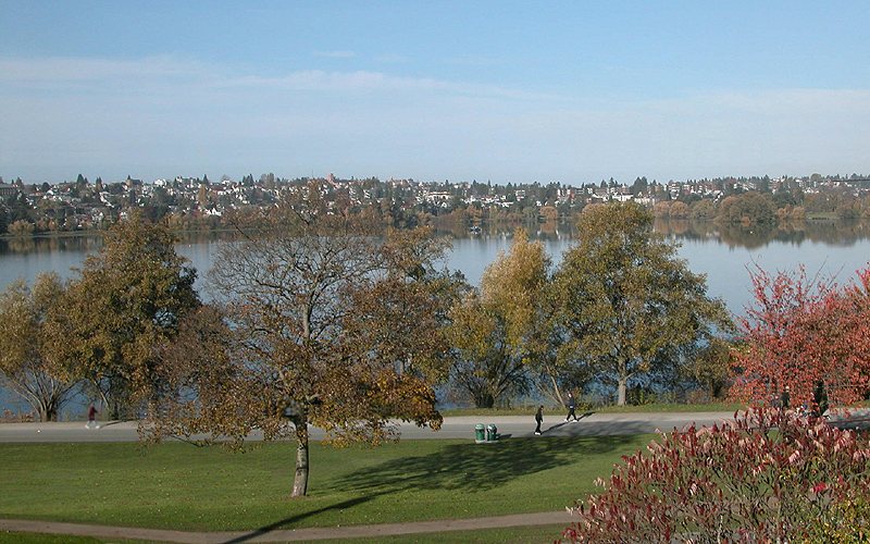 Green Lake Park Seattle paved path around the lake