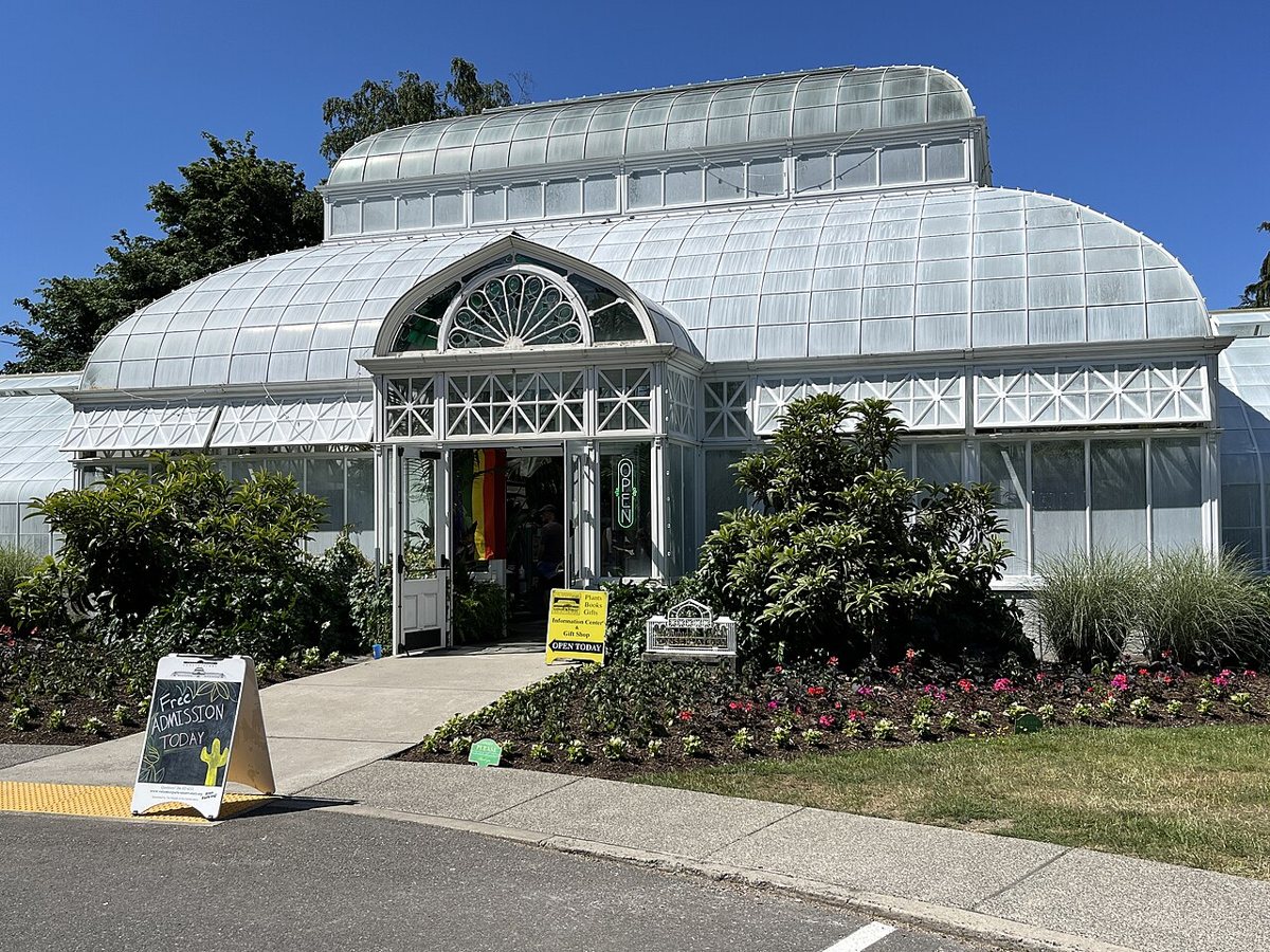 Volunteer Park Seattle water tower and conservatory