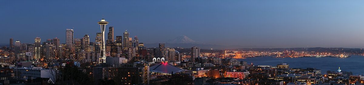 Kerry Park Seattle skyline view with Space Needle and Mount Rainier