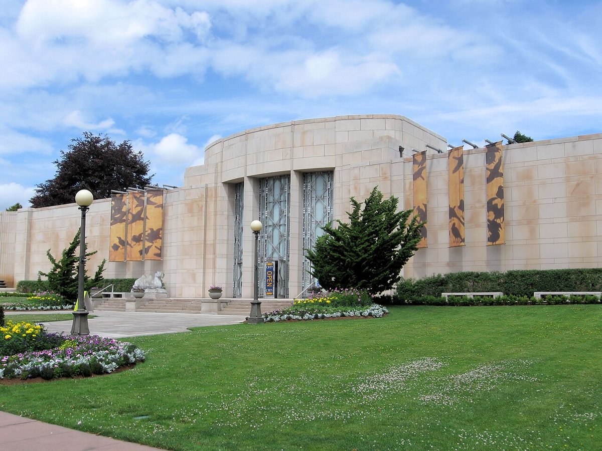 the Art Deco facade of the Seattle Asian Art Museum in Volunteer Park